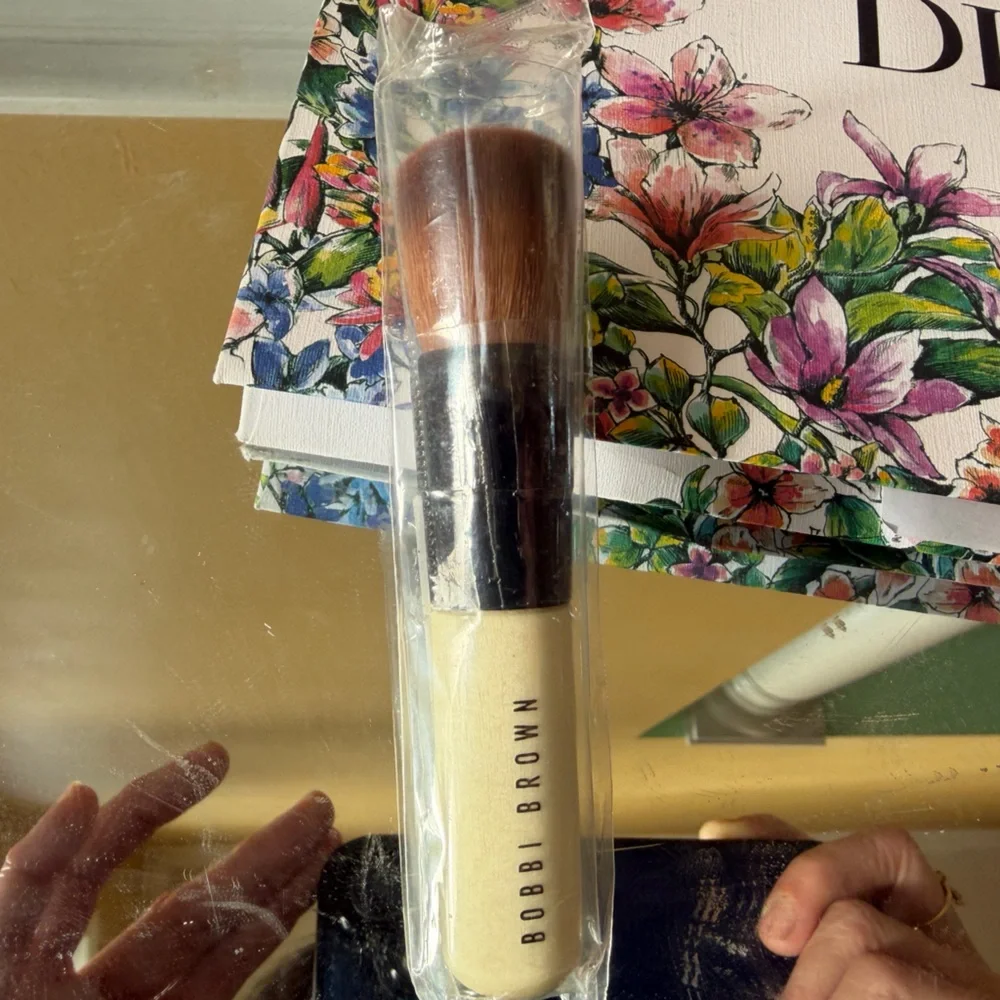 Bobbi Brown Full Coverage Foundation Face Brush Mini Travel NEW